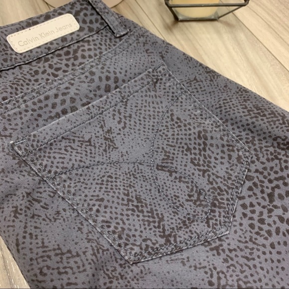 CALVIN KLEIN | Womens Grey Cheetah Leopard Print Pants with Stretch Size… - Picture 4 of 9
